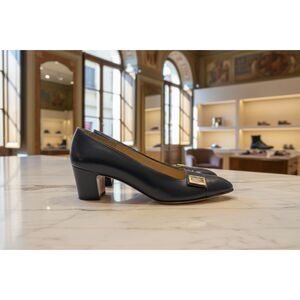 Women’s leather block heel pumps – Navy – US size 9 1/2